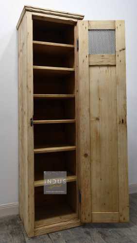 Ancienne armoire d’atelier en bois