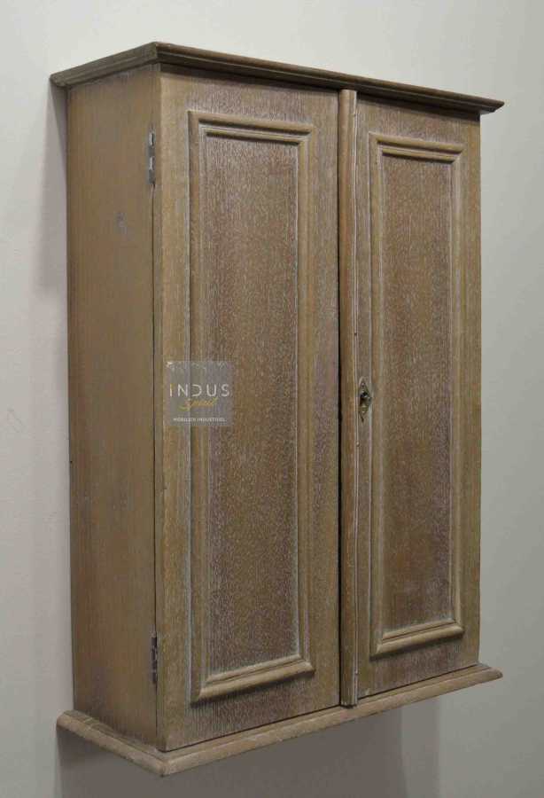 Ancienne armoire à pharmacie